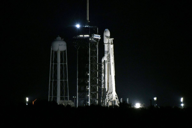 SpaceX phóng tên lửa hạng nặng Falcon tại bệ 39A thuộc Trung tâm Vũ trụ Kennedy, Florida - Ảnh: ANADOLU AGENCY