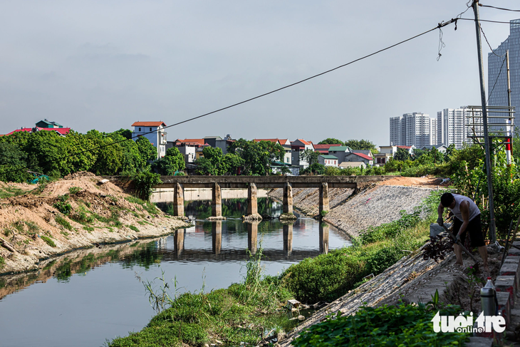 Sông Cầu Bây chảy qua xã Kiêu Kỵ (huyện Gia Lâm, Hà Nội)