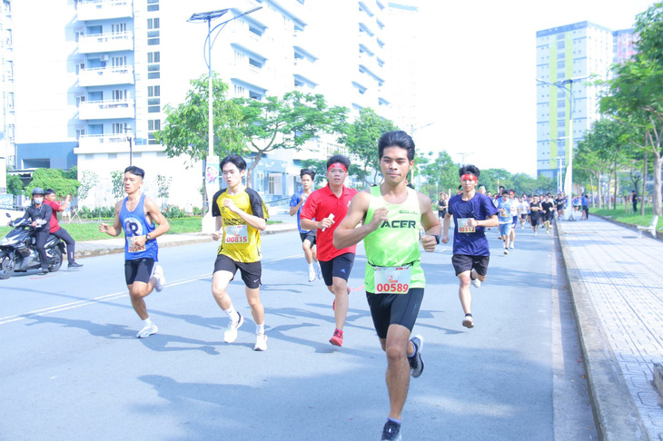 Sinh viên tham gia hoạt động thể dục thể thao tại ký túc xá Đại học Quốc gia TP.HCM - Ảnh: T.T.