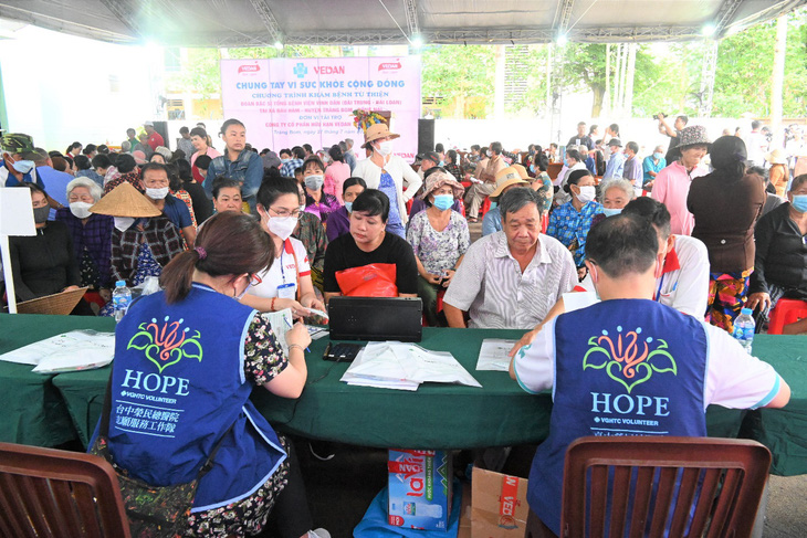Vedan Việt Nam tổ chức khám bệnh và phát thuốc miễn phí - Ảnh 1.