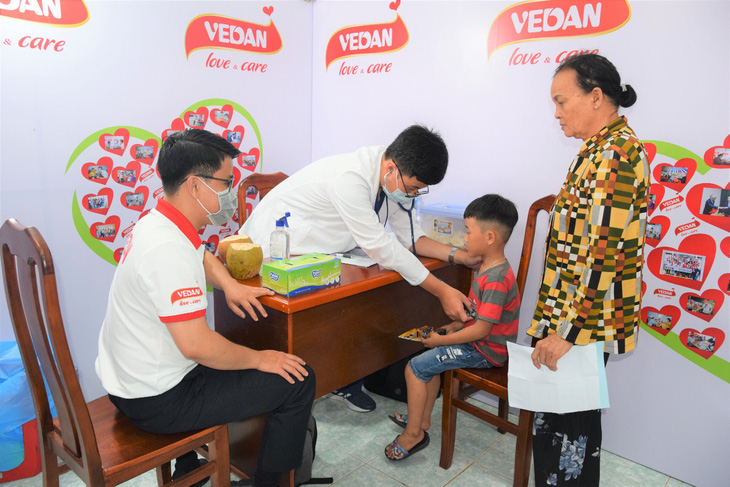 Vedan Việt Nam tổ chức khám bệnh và phát thuốc miễn phí - Ảnh 2.