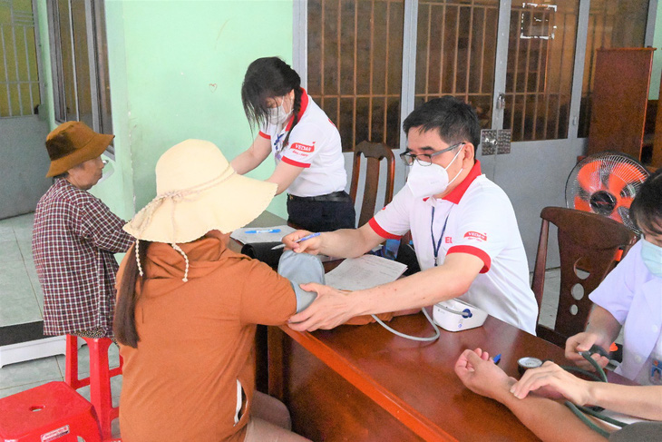 Vedan Việt Nam tổ chức khám bệnh và phát thuốc miễn phí - Ảnh 3.