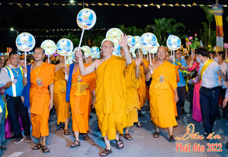 Trụ trì chùa Ba Vàng - đại đức Thích Trúc Thái Minh -  và các chư tăng trong ngày lễ Phật đản năm 2022 - Ảnh: Chùa Ba Vàng