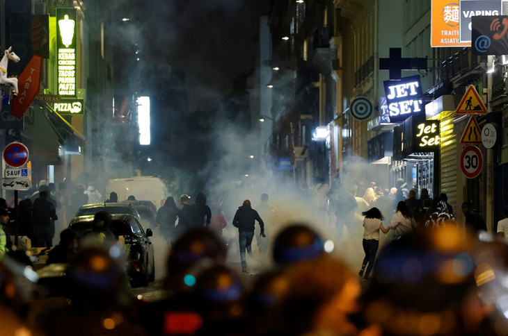 45.000 cảnh sát Pháp triển khai chống biểu tình bạo lực - Ảnh 8.