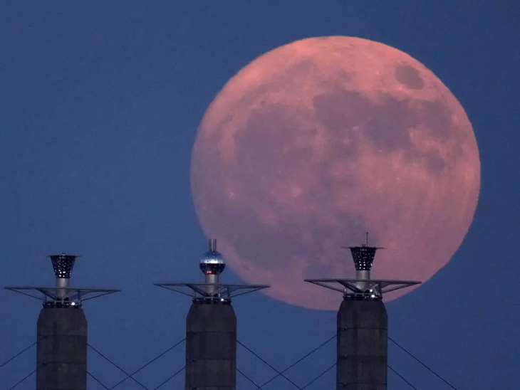 Tối nay, đón xem siêu trăng đầu tiên năm 2023 - Ảnh 1.
