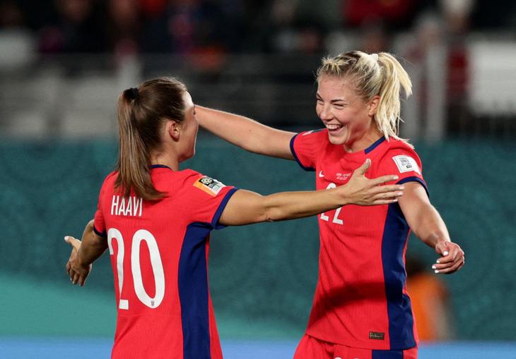 Niềm vui của các cầu thủ nữ Na Uy sau khi ghi bàn vào lưới Philippines ở World Cup nữ 2023 - Ảnh: REUTERS