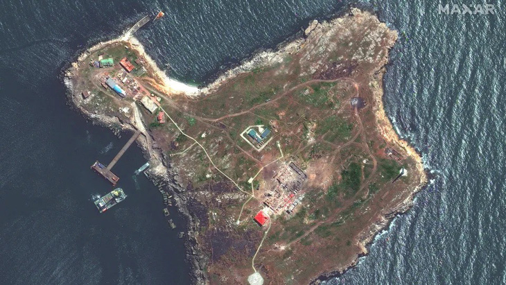 Ảnh chụp vệ tinh đảo Zmiinyi (đảo Rắn) - Ảnh: CNN/REUTERS