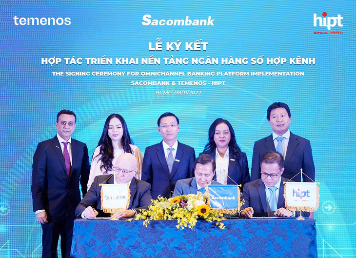 Sacombank tăng tốc triển khai nền tảng Ngân hàng hợp kênh (OmniChannel) để phục vụ khách hàng đa kênh, đa địa điểm và quản lý tập trung, triển khai phê duyệt tín dụng tự động 100% - Ảnh: TRẦN BÌNH