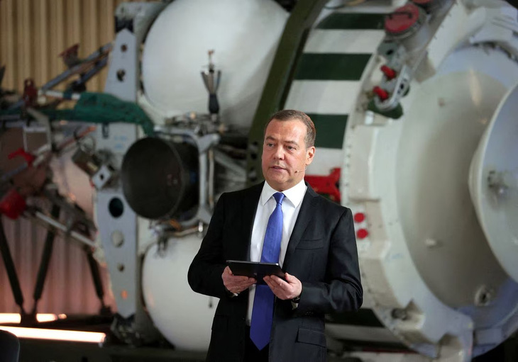 Ông Medvedev cho biết Nga buộc phải sử dụng vũ khí hạt nhân nếu Ukraine "phản đòn" thành công - Ảnh: REUTERS