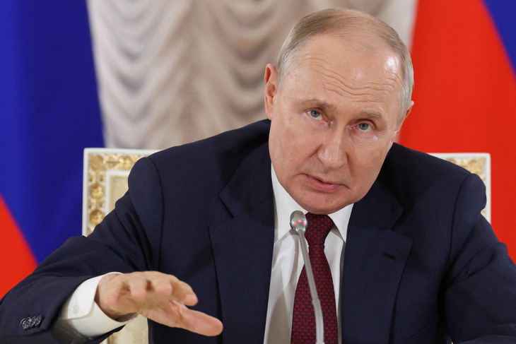 Ông Putin trong cuộc họp báo tại thành phố St. Petersburg, Nga, ngày 29-7 - Ảnh: REUTERS