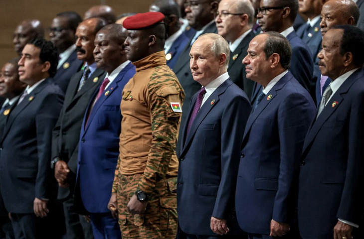 Tổng thống Nga Putin và lãnh đạo các quốc gia dự Thượng đỉnh Nga - châu Phi 2023 hôm 28-7 - Ảnh chụp màn hình AFP