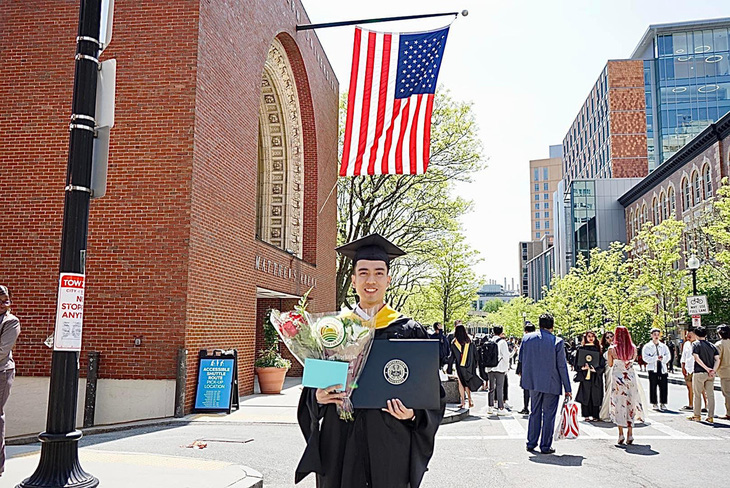 Sinh viên Trần Châu Quốc Bảo - ngành Quản trị kinh doanh Đại học Keuka - chuyển tiếp sang học tại Hoa Kỳ sau 2 năm học tại Đại học Duy Tân