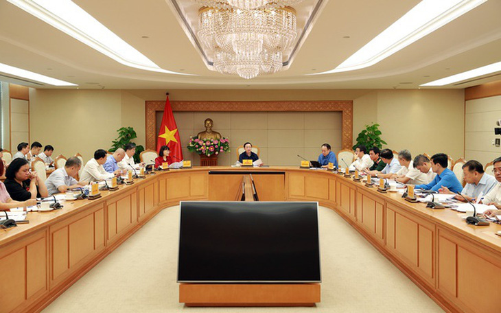 Phó thủ tướng chủ trì cuộc họp về góp ý dự thảo Luật Nhà ở sửa đổi - Ảnh: VGP