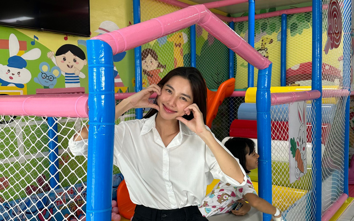 Hoa hậu Thùy Tiên tặng khu vui chơi cho bệnh nhi cả nước