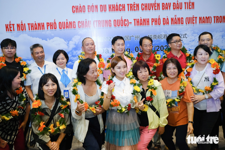 Du khách Quảng Châu, Trung Quốc đã trở lại Đà Nẵng bằng đường bay thẳng từ ngày 3-7 - Ảnh: TẤN LỰC