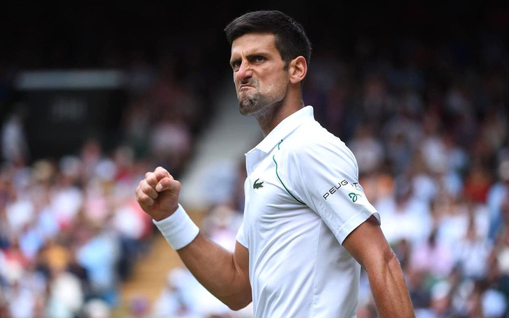 Djokovic, Swiatek "tỏa sáng trong mưa" ở ngày mở màn Wimbledon 2023