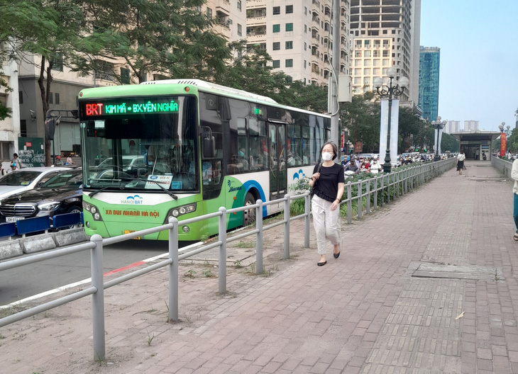 Xe buýt là một lựa chọn di chuyển đáng xem xét - Ảnh minh họa: THANH LINH