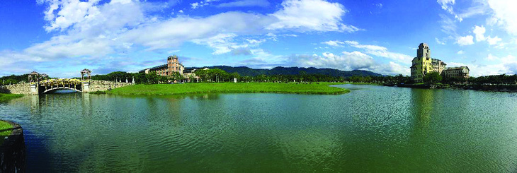 Hồ Đông - thước cảnh đẹp nhất trong không gian Đại học Dong Hwa. Ảnh: TRẦN MINH HỢP