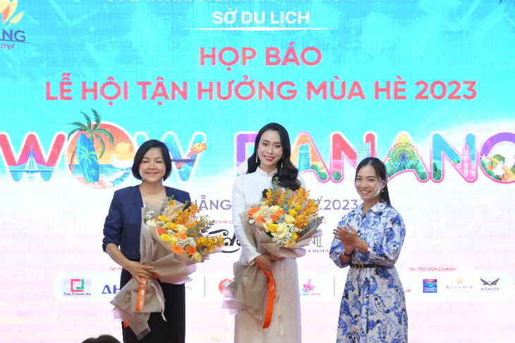 Hoa hậu Ban Mai nền nã nhận hoa làm đại sứ Lễ hội tận hưởng mùa hè Đà Nẵng 2023 - Wow Đà Nẵng hôm 4-7