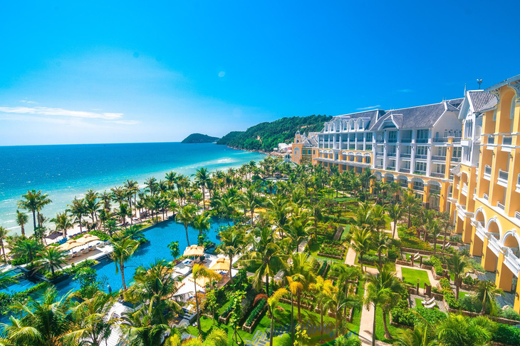  Khách hàng được hưởng nhiều đặc quyền tại khách sạn JW Marriott Phu Quoc Emerald Bay Resort khi dùng ứng dụng ngân hàng số NCB iziMobile.