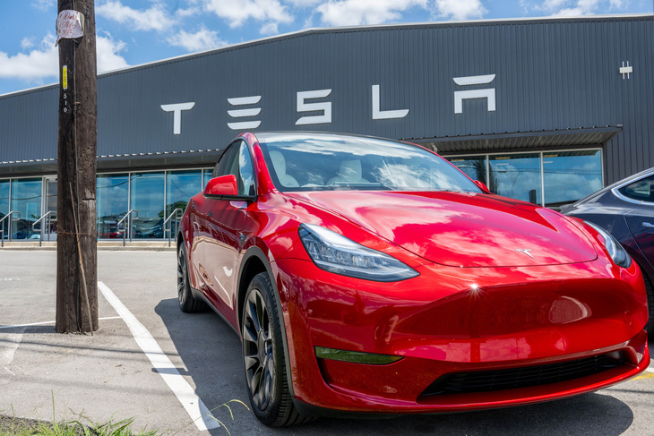 Một chiếc Tesla Model Y tại một bãi xe của công ty Tesla ở thành phố Austin (bang Texas, Mỹ) - Ảnh: AFP