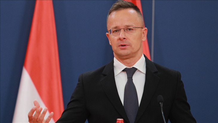 Ngoại trưởng Hungary Peter Szijjarto dọa chặn viện trợ của EU cho Ukraine - Ảnh: AA