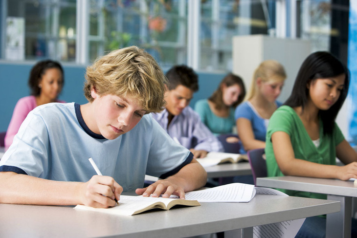 Hà Lan cấm sử dụng điện thoại di động trong lớp học từ năm 2024 - Ảnh 1.