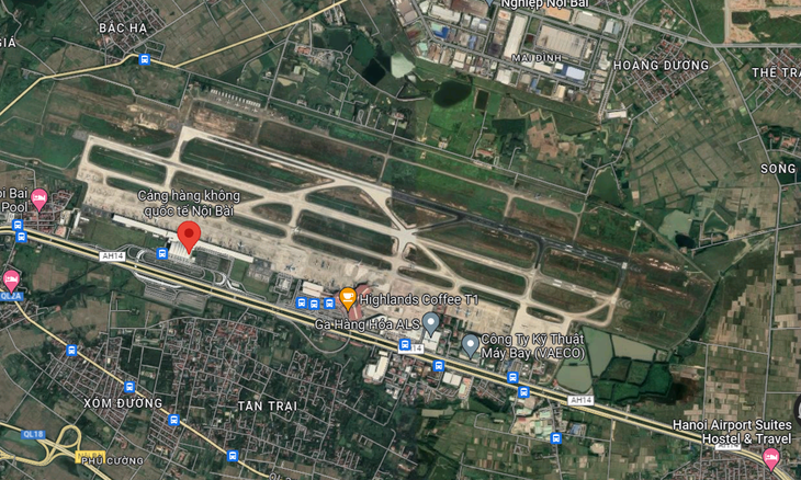 Sự cố xảy ra khi máy bay của Thai Air Asia chạy đà cất cánh lúc máy bay khác sắp lăn cắt qua đường băng để vào nhà ga sân bay Nội Bài (Hà Nội) - Ảnh: Google maps