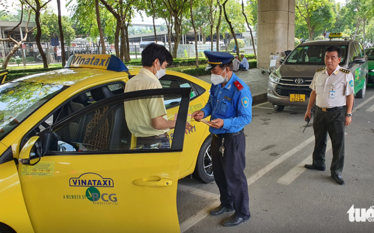 Bộ Giao thông vận tải: doanh nghiệp taxi phải cam kết không để tài xế gian lận cước