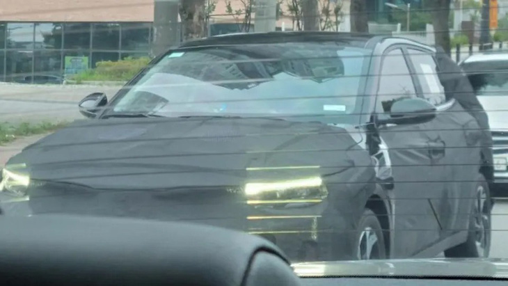 Giao diện mũi hổ tại đầu xe để lộ danh tính - Ảnh: WoopaTV