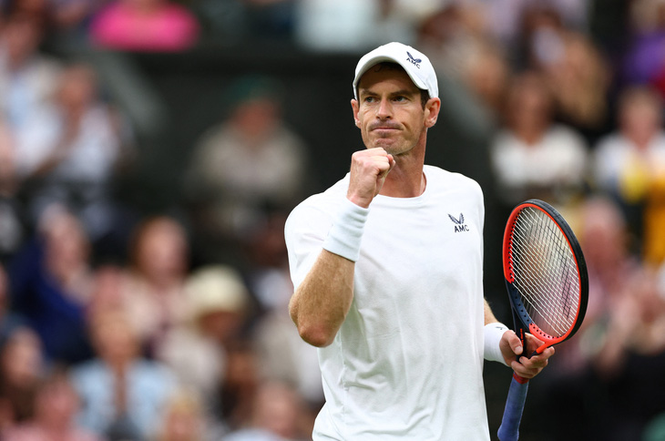Niềm vui của Andy Murray khi dễ dàng vượt qua Ryan Peniston - Ảnh: REUTERS