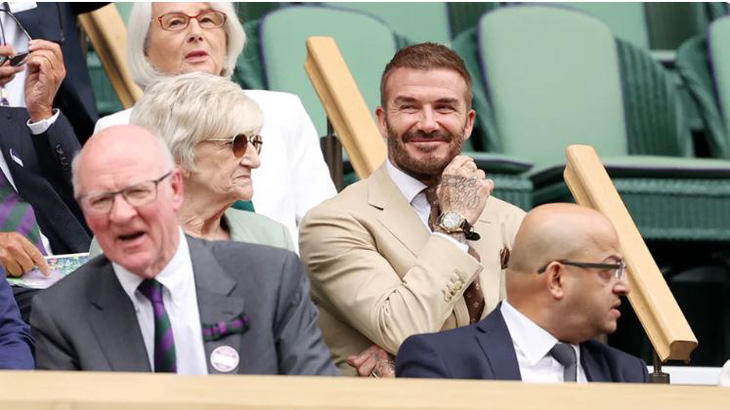 Beckham cùng mẹ đi xem quần vợt Wimbledon 2023 - Ảnh: Reuters