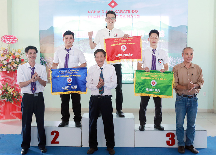 Câu lạc bộ Karatedo ĐH Duy Tân giành giải nhất toàn đoàn
