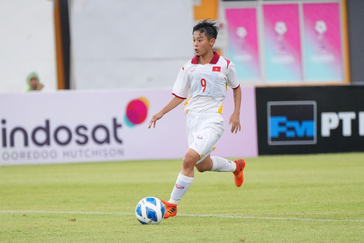 Tiền đạo Lưu Hoàng Vân được bầu chọn Cầu thủ xuất sắc nhất trận - Ảnh: VFF