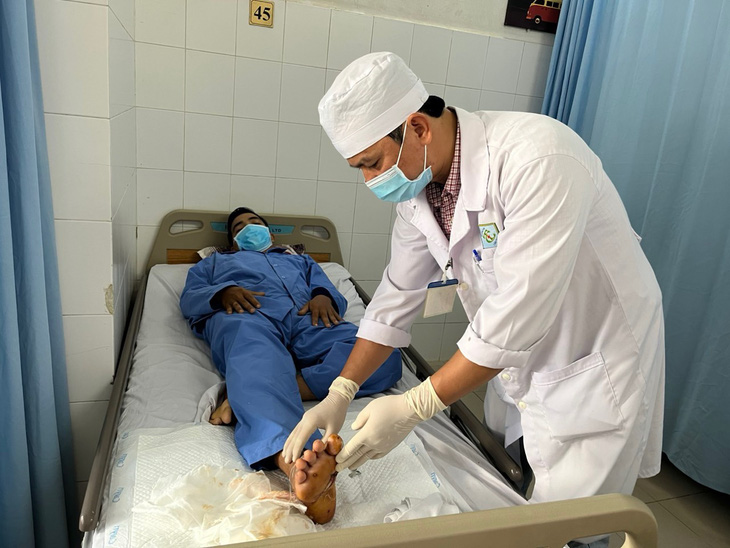 Bàn chân của nam thanh niên hồi phục sau phẫu thuật khâu nối - Ảnh: BV cung cấp