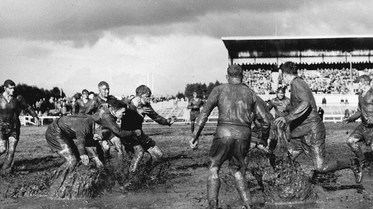 Một trận đấu rugby trên sân Rugby Park, tiền thân của sân Waitako vào năm 1960 - Ảnh: WAIKATO RUGBY UNION