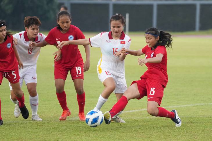 U19 nữ Việt Nam hoàn thành mục tiêu khi thắng đậm U19 nữ Singapore ở trận ra quân Giải U19 nữ Đông Nam Á 2023 - Ảnh: VFF