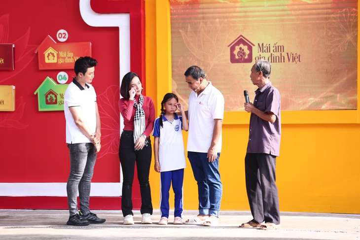 Võ Minh Lâm hứa sẽ trợ cấp học phí cho Thái Uyên mỗi tháng đến khi tốt nghiệp cấp 3.