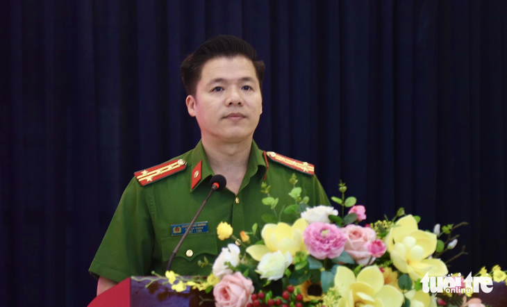 Đại tá Nguyễn Minh Khương - phó cục trưởng Cục C07 - thông tin tại cuộc họp - Ảnh: DANH TRỌNG