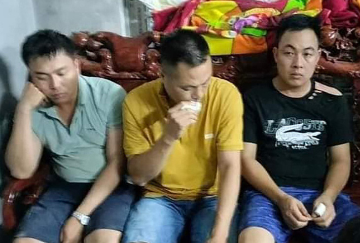 Ba cựu cán bộ công an bắn dê của dân bị khởi tố điều tra tội trộm cắp tài sản - Ảnh: MXH