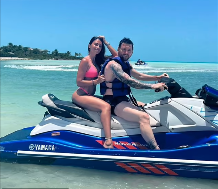 Vợ chồng Lionel Messi tận hưởng kỳ nghỉ trên biển Caribbean - Ảnh 1. Vợ chồng Lionel Messi tận hưởng kỳ nghỉ vùng Caribbean - Ảnh: INSTAGRAM