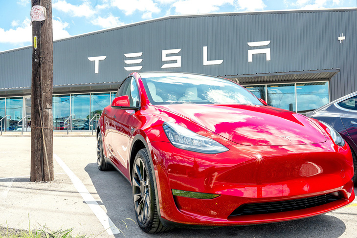 Một chiếc Tesla Model Y tại bãi xe của Công ty Tesla ở thành phố Austin (bang Texas, Mỹ) - Ảnh: AFP