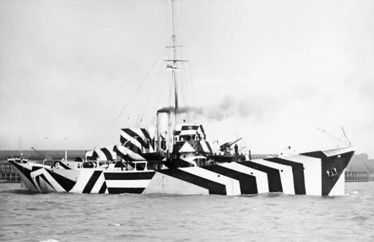Pháo hạm tuần tra HMS Kildangan lớp Kil của Anh được sơn lớp ngụy trang chói lóa - Ảnh: BỘ SƯU TẬP BẢO TÀNG CHIẾN TRANH HOÀNG GIA ANH  