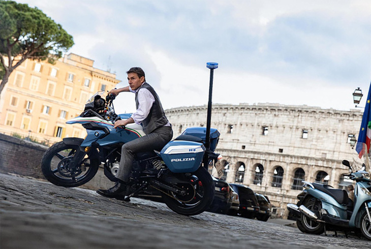 Tom Cruise trong một cảnh hành động quay cho Mission Impossible 7 tại Rome, Ý