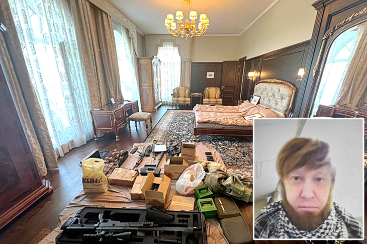 Rất nhiều tiền và các loại vũ khí được tìm thấy trong phòng ngủ của ông Prigozhin ở St. Petersburg và hình ông trùm Wagner đội tóc giả, râu giả bị rò rỉ - Ảnh: AIF, SKY NEWS