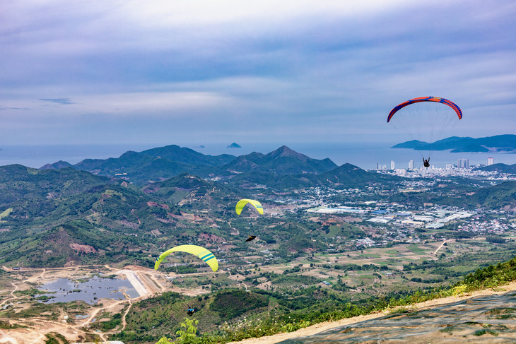 Cảnh đẹp toàn TP Nha Trang hiện ra trước mắt du khách - Ảnh: ĐỖ PHƯƠNG