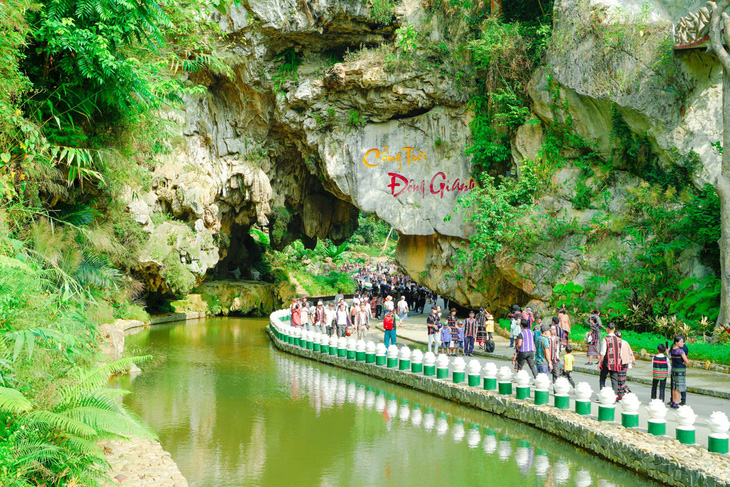 Các khu điểm du lịch miền núi Quảng Nam có lợi thế cảnh quan thiên nhiên và đa dạng văn hóa - Ảnh: PHƯƠNG THẢO
