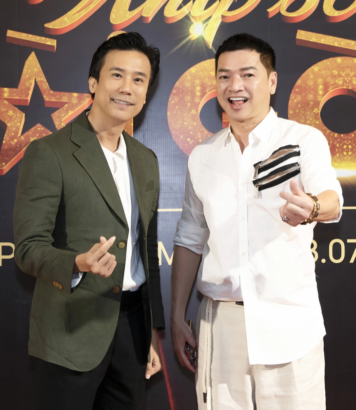Đạo diễn Lê Việt (trái) và diễn viên Quang Minh - Ảnh: BTC