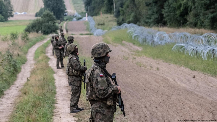 Ba Lan đang tăng cường các biện pháp bảo vệ khu vực biên giới giáp với Belarus - Ảnh: DW