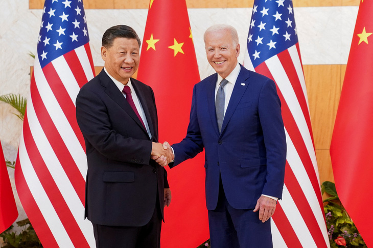Chủ tịch Trung Quốc Tập Cận Bình (trái) và Tổng thống Mỹ Joe Biden - Ảnh: REUTERS